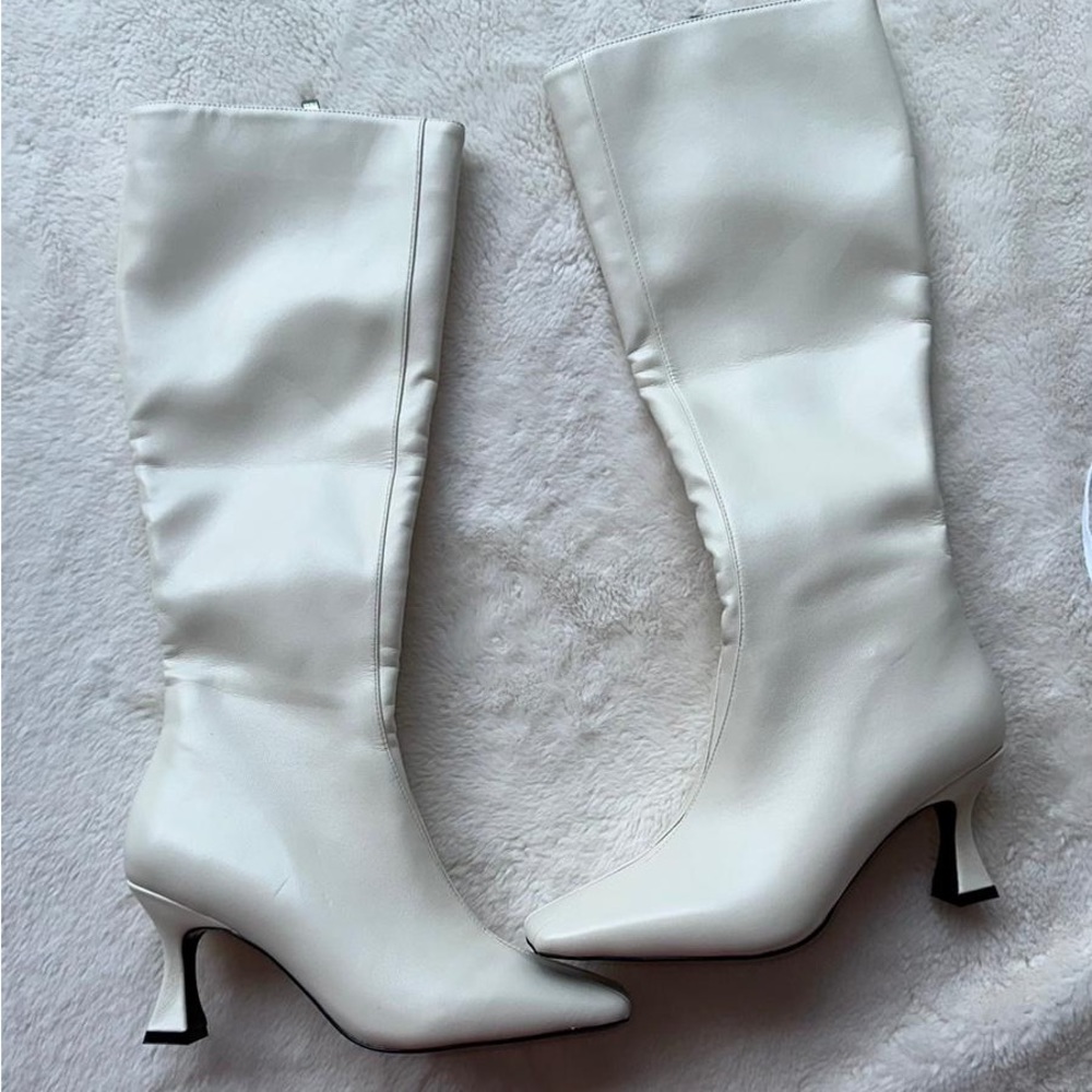 Bota tacón cuadrado.